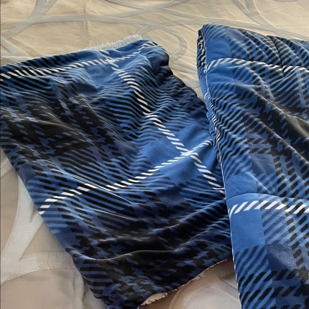 Blue and Cream flannel Plaid Sherpa comforter Blanket full size with sham